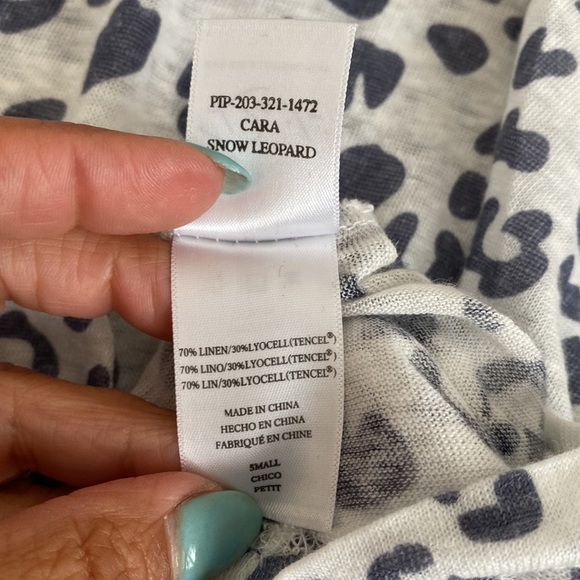 Rails Cara Snow Leopard Linen Blend Tee - Picture 10 of 10